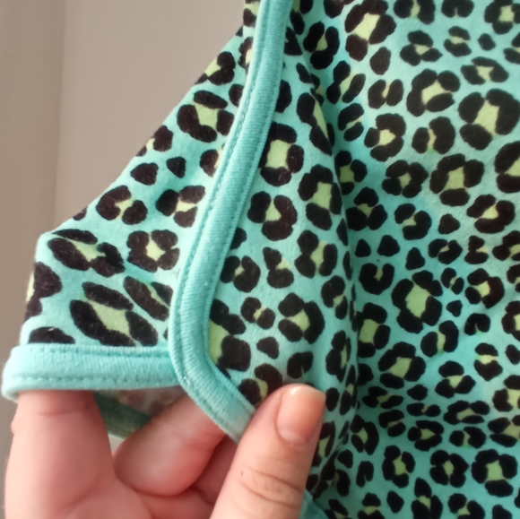 ✨FREE WITH PURCHASE✨ Animal Print Pyjama Shorts - Picture 12 of 17